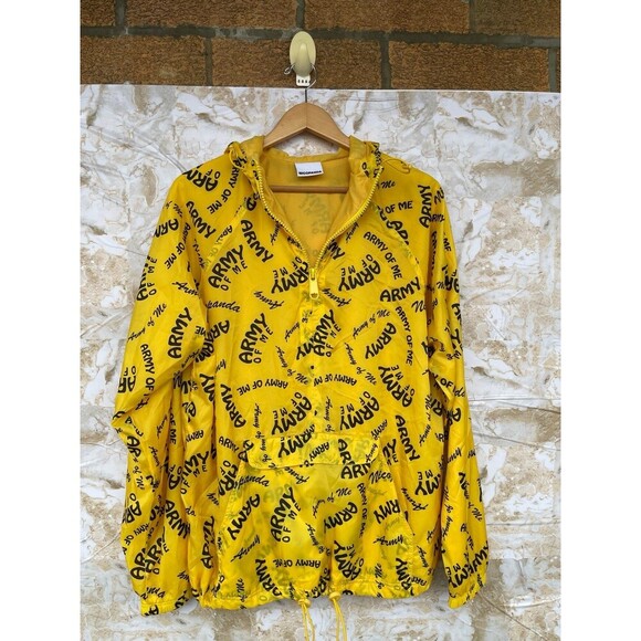 NICOPANDA  yellow windbreaker army of me print, small - Picture 1 of 12